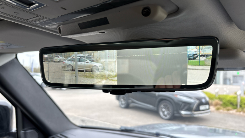 Land Rover Defender 3.0 D200 SE 110 5dr Auto Diesel Estate